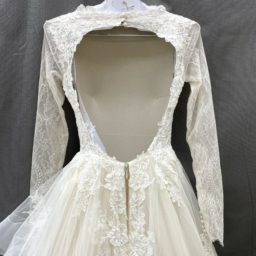 Monique Lhuillier Bliss Tiered Ballgown Wedding Dress - Picture 5 of 13
